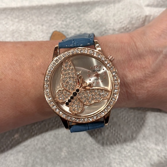 Women’s Big Round Face Watch With Rhinestone Butterfly Set Inside - Picture 7 of 10